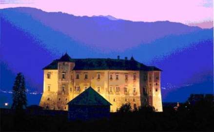 castel Thun (Vigo di Ton -TN-)

Residenza dei conti Thun, attualmente  di propriet della Provincia Autonoma di Trento e visitabile.